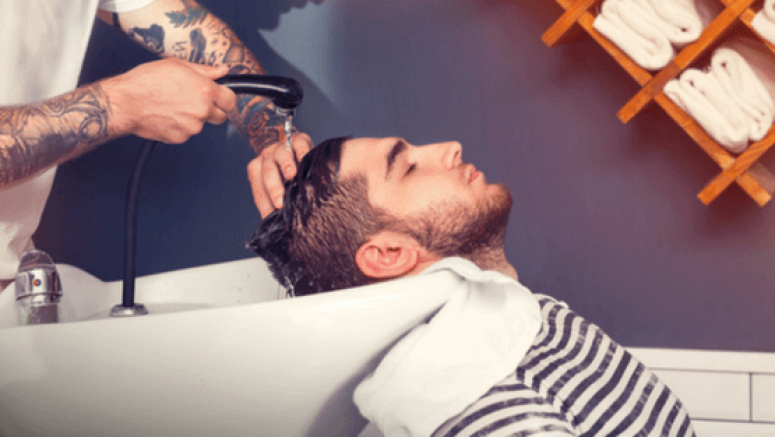 Męskie włosy - mycie, pielęgnacja i stylizacja