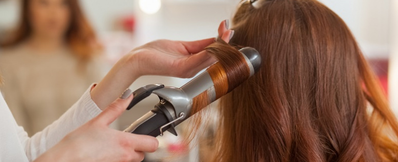Lokówka do włosów – czy niszczy włosy i jak jej używać?