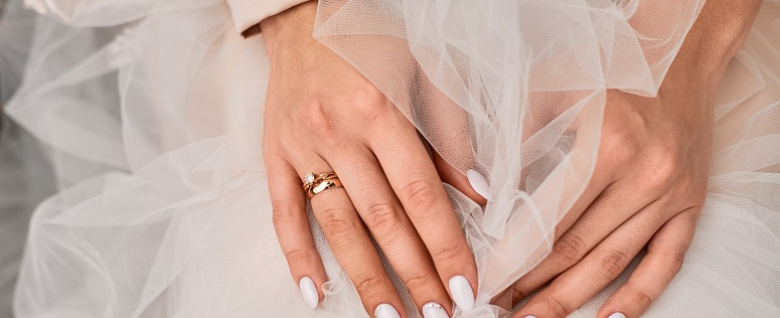 Paznokcie ślubne – jaki manicure weselny 2021